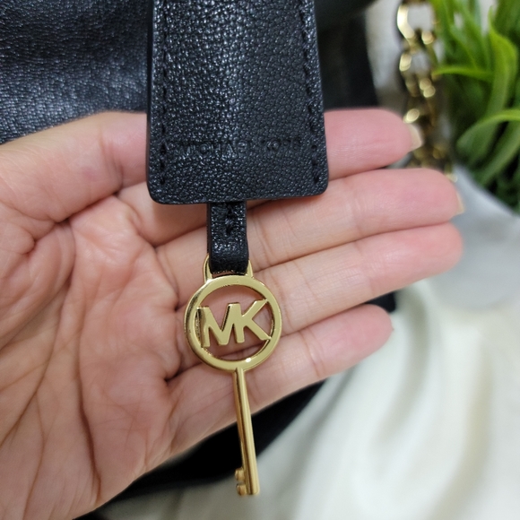 Michael Kors Hamilton Saffiano Tote Bag - Picture 7 of 11